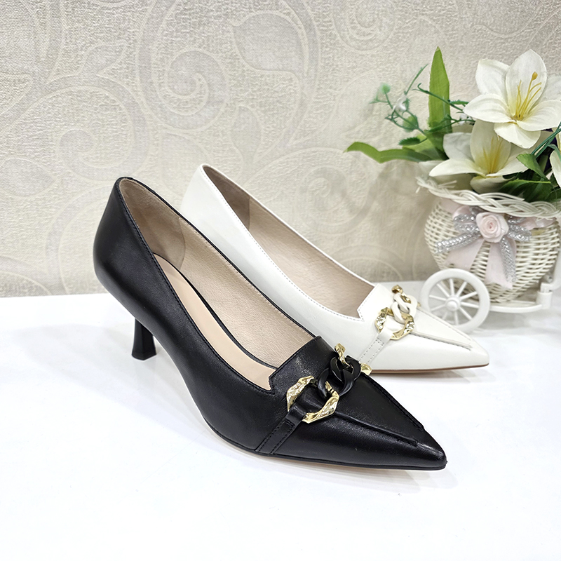 le saunda/莱尔斯丹专柜正品 2022春时尚尖头饰扣细跟女鞋3M69131