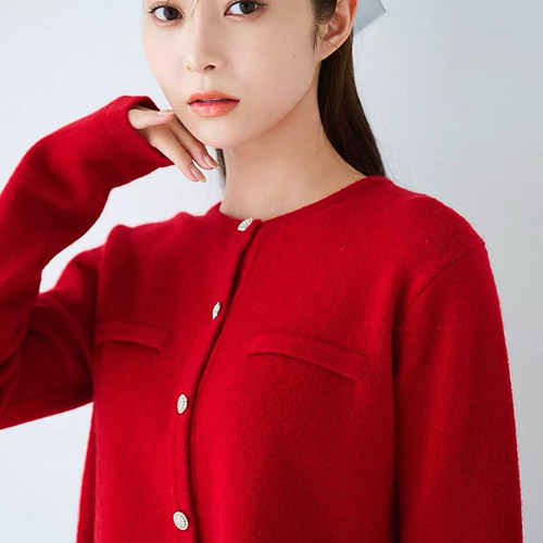 新年装来了！獨家ce1f0rd元 92羊毛miu风圆领纽扣针织开衫外套