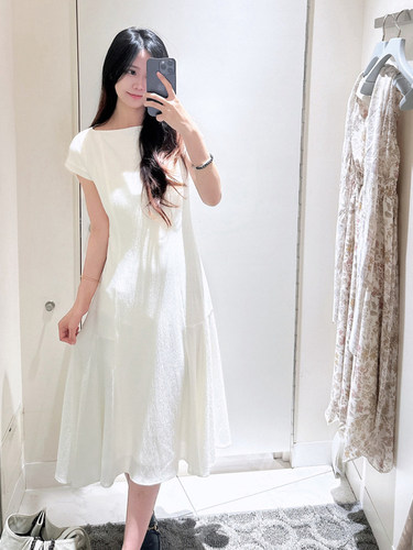 獨家Ce1f0rd元 气质圆领肌理感面料鱼尾拼接短袖连衣裙