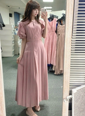 3.6万獨家少量高端牌estell@.k元 法式镂空马衔扣大摆压褶连衣裙