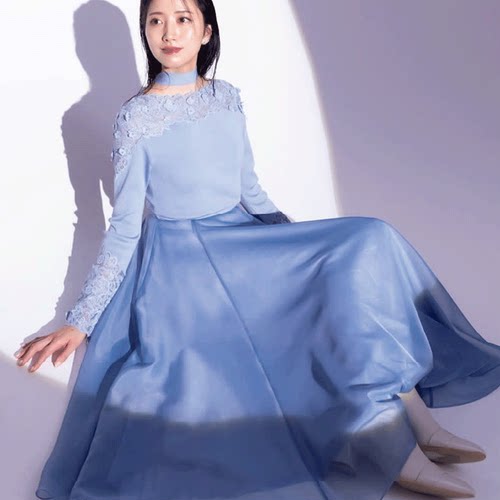 4万明星款贵牌ce1f0rd元 真丝混领结花朵刺绣拼接针织薄纱连衣裙