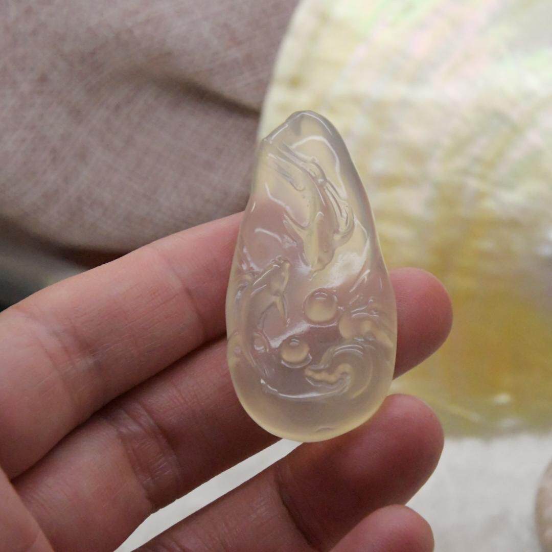 陈鹏老师天然高冰玉髓大师精雕年年有余鱼吊坠