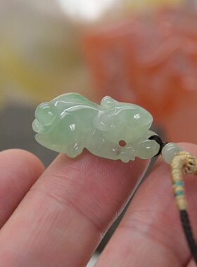 圆梦开运阁天然翡翠阳绿吉祥幸运鼠吊坠 有证书