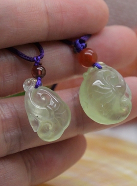 天然翠绿葡萄石如意吊坠