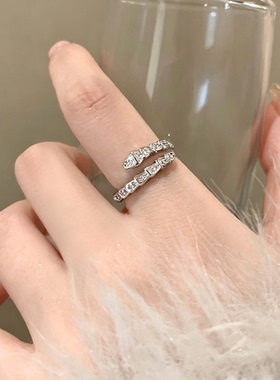 本命年闪钻灵蛇形戒指女轻奢高级