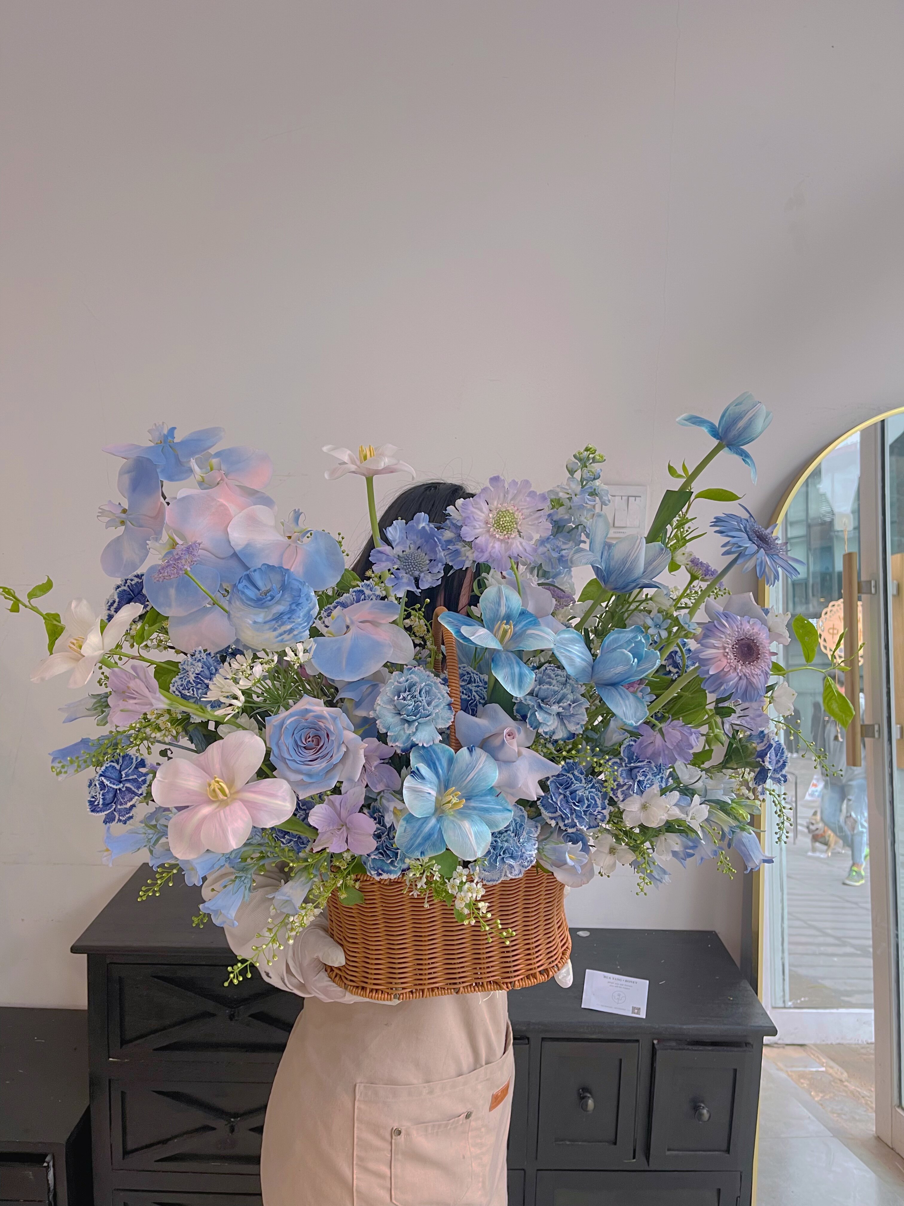 节日新款蓝色鲜花花篮商务手提花篮送领导长辈生日开业北京同城