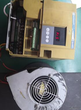 变频器两个ATV18U72N4，2200W。合适拍，380伏