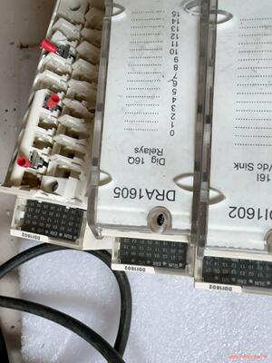 施耐德PLC，BMXP342020，外壳破损，有变形，(议价商品）