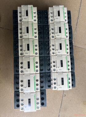 施耐德直流接触器型号LC1D32BD，电流24V。实物拍摄骏营议价商品