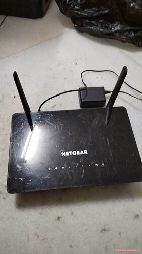 网件，R6220千兆路由器，外表有划痕，成色如图，自定仪议价商品