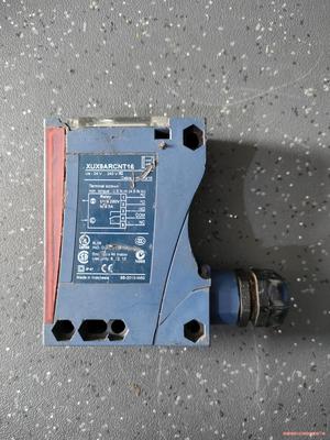 全新原装进口施耐德光电式接近开关 XUX9ARCNT16 ，议价商品