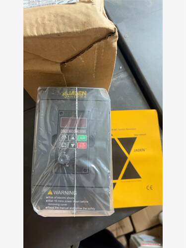 东菱0.75KW变频器低压230V，DLM1-0D75S2G(议价商品）