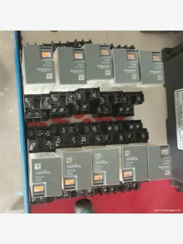 拆机施耐德继电器带底座  品牌：施耐德  型号：RXM2L(议价商品）