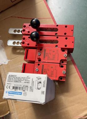 施耐德安全插销开关XCSA701全新一个，单价300(议价商品）