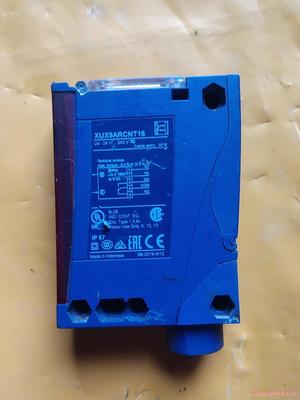 施耐德光电开关  XUX9ARCNT16 实物拍照，二手旧的(议价商品）