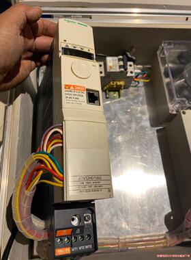 施耐德ATV32H075M2变频器，0.75KW，成色如图，骏营议价商品