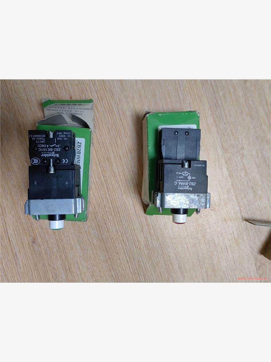 全新施耐德带灯按钮ZB2BWM31C，7。41C，9(议价商品）