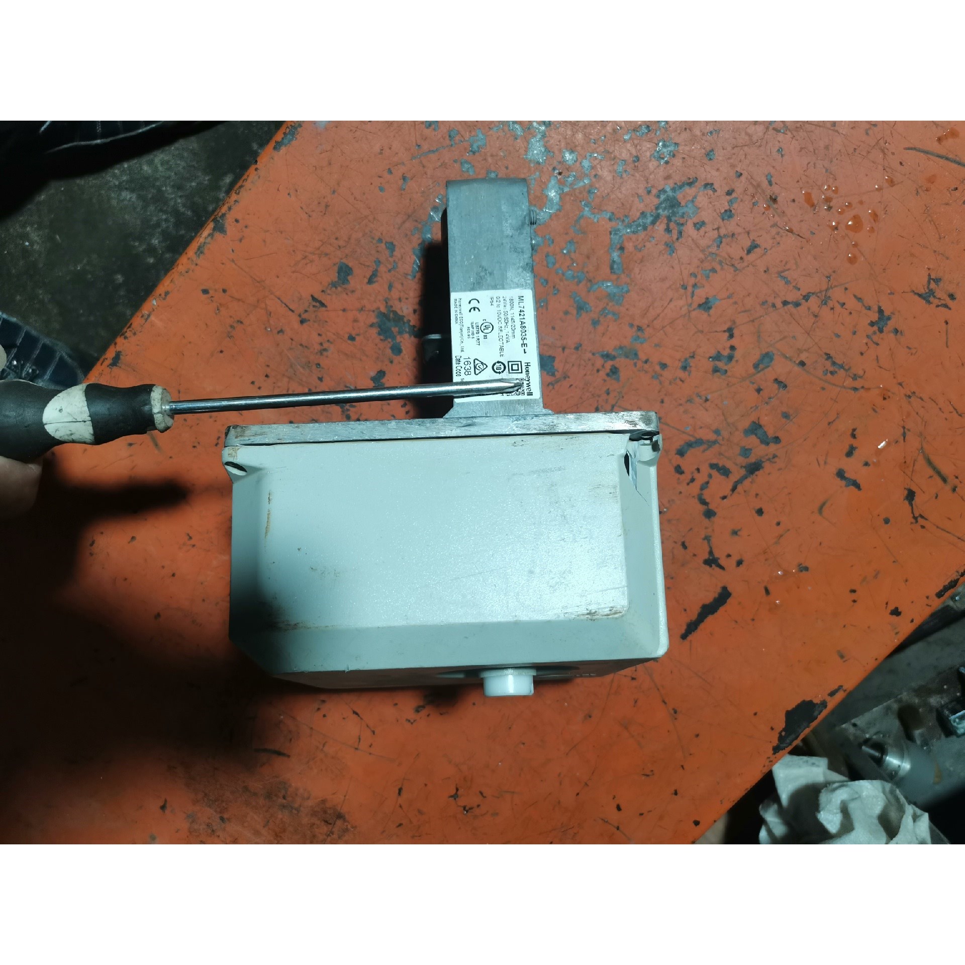 霍尼韦尔ML7421A8035-E电动执行器一个,外壳破损确骏营商贸—议价