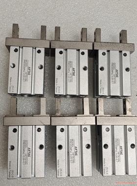 台湾亚德客手指气缸HFTK16N实物图，功能完好。二手商(议价商品）