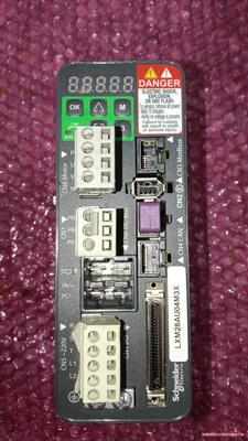 施耐德400W驱动器LXM28AU01M3X ,成色充新，议价商品