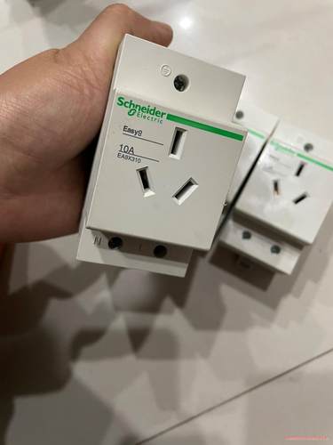 原装施耐德空气开关导轨插座 EA9X310成色很好的，原装施议价商品