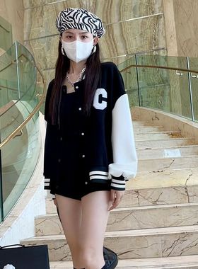 冬宽松c字母韩版慵懒风学院风减龄长袖单层加绒黑色棒球服外套女