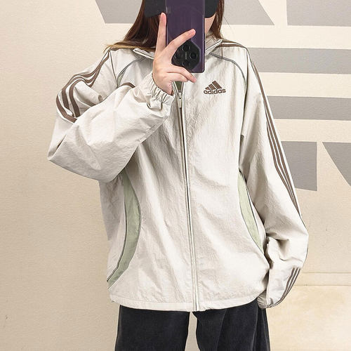 阿迪达斯三叶草女装梭织立领夹克外套26新款跑步旅游运动服KE5846