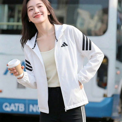 adidas阿迪达斯女装薄款梭织连帽夹克外套2026夏新款运动服KQ8072