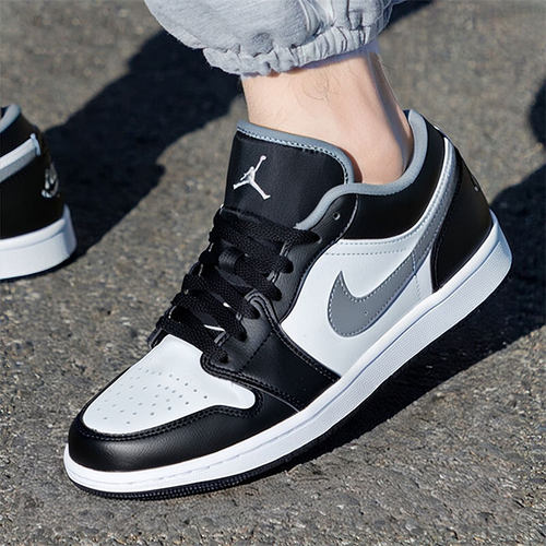 NIKEAIRJORDAN1黑白篮球鞋