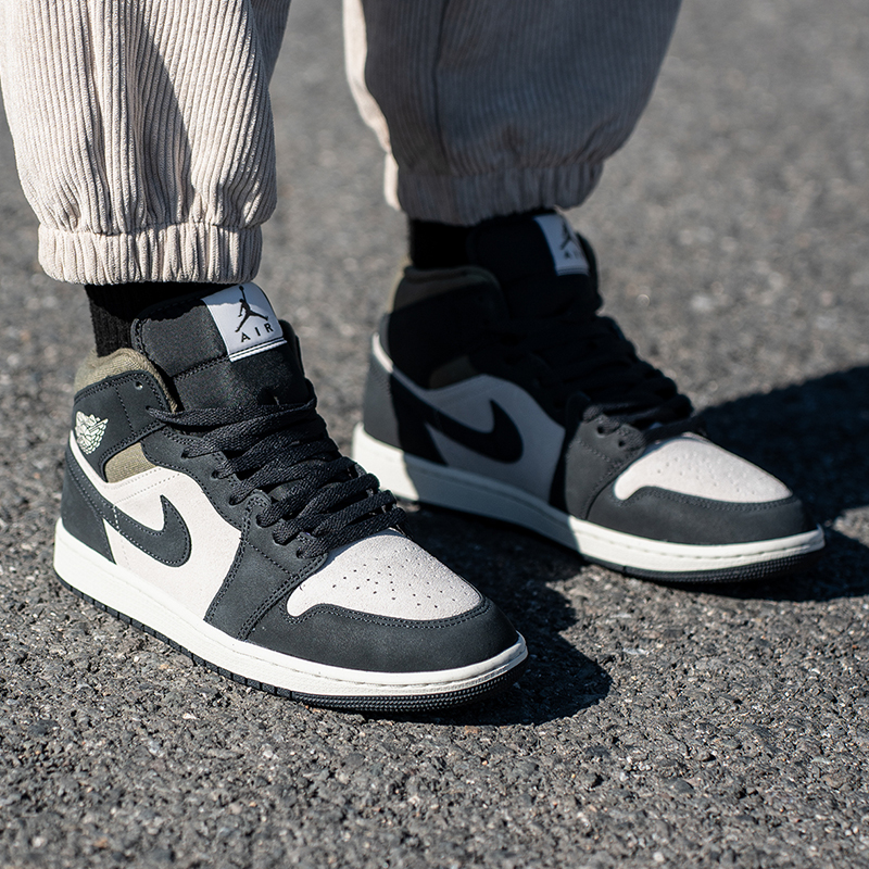 NIKE耐克AJ1男鞋 2025新款AIR JORDAN 1中帮板鞋训练轻便篮球鞋