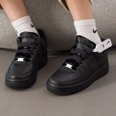 Nike耐克女鞋AF1丝绒鞋带纯黑色空军一号运动休闲板鞋 HV4403-001