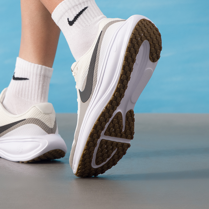 耐克（NIKE）男鞋2025冬季新款运动鞋revolution 8缓震舒适跑步鞋