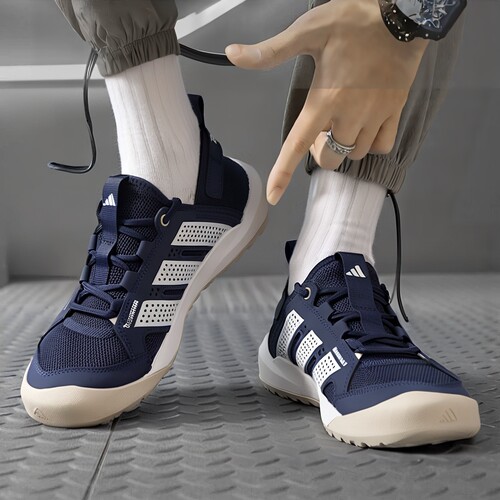 Adidas休闲鞋男2026秋季新款户外运动鞋透气溯溪鞋HQ9172