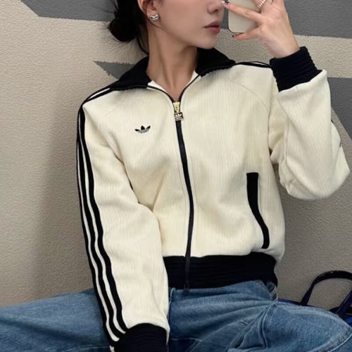adidas阿迪达斯女装丝绒外套2026秋季新款短款夹克运动服JN0722
