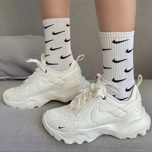 耐克老爹鞋Nike运动鞋轻便
