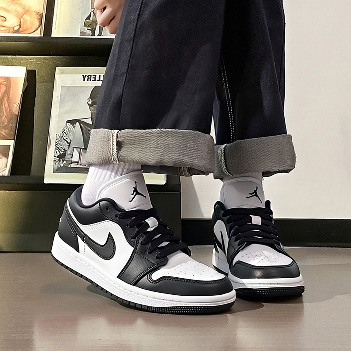 Nike官方旗舰女款缓震篮球鞋2025冬季新款AJ1黑白低帮板鞋DC0774