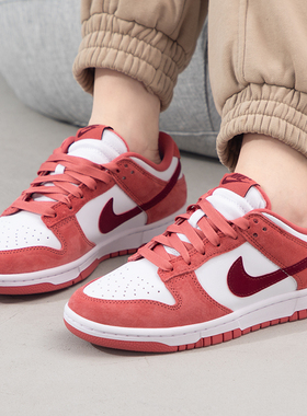 NIKE耐克休闲鞋板鞋女鞋26新款红色dunk low低帮运动鞋FQ7056-100