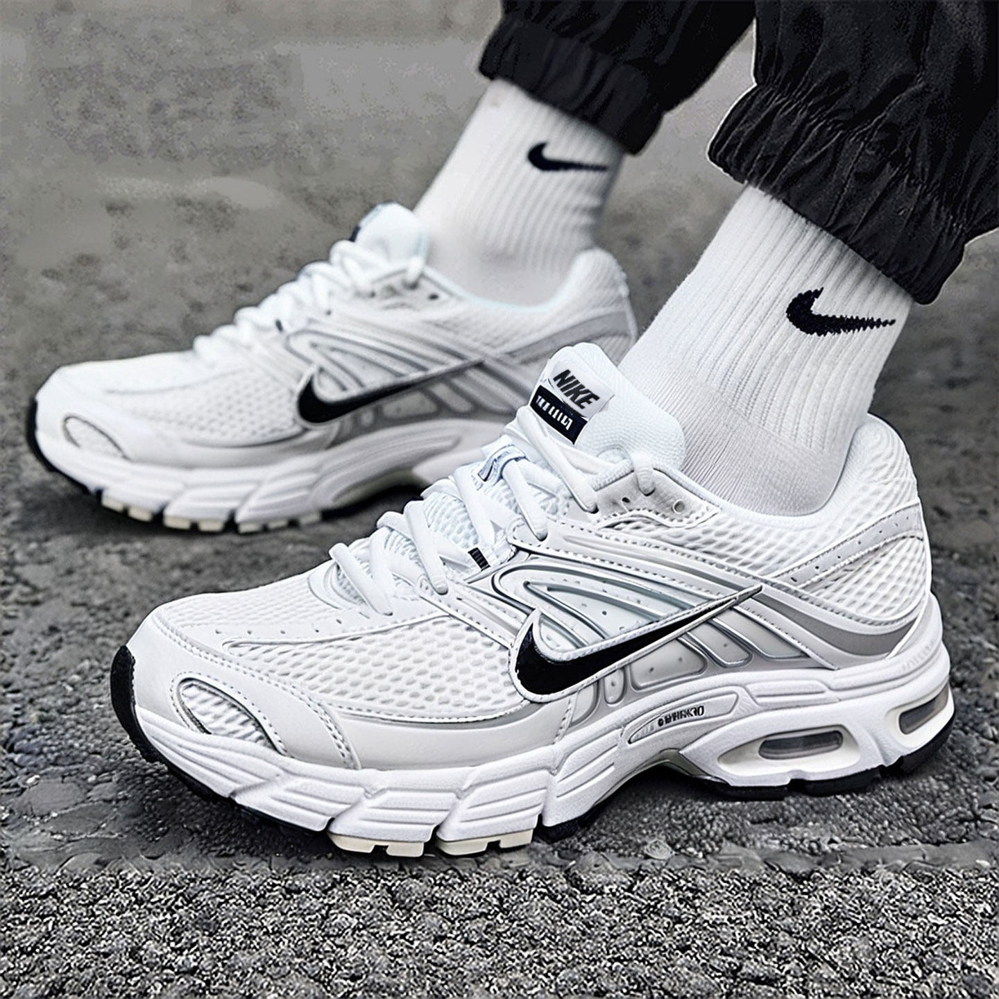 nike耐克新年款男鞋AIR MAX MOTO 2K运动鞋训练跑步鞋IO9279-100