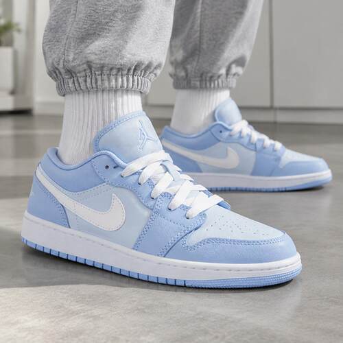耐克NIKE板鞋女鞋秋季新款时尚AJ1大童运动鞋潮流板鞋轻盈透气休