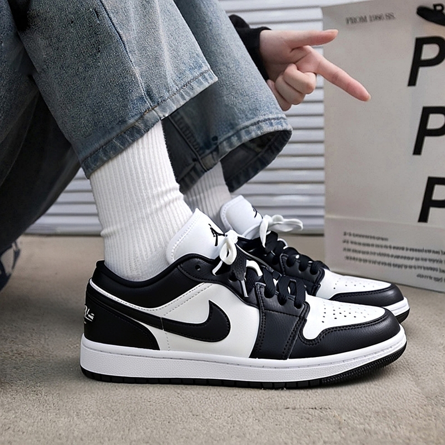 Nike Air Jordan 1黑白熊猫低帮板鞋2025冬季新款女鞋运动休闲鞋