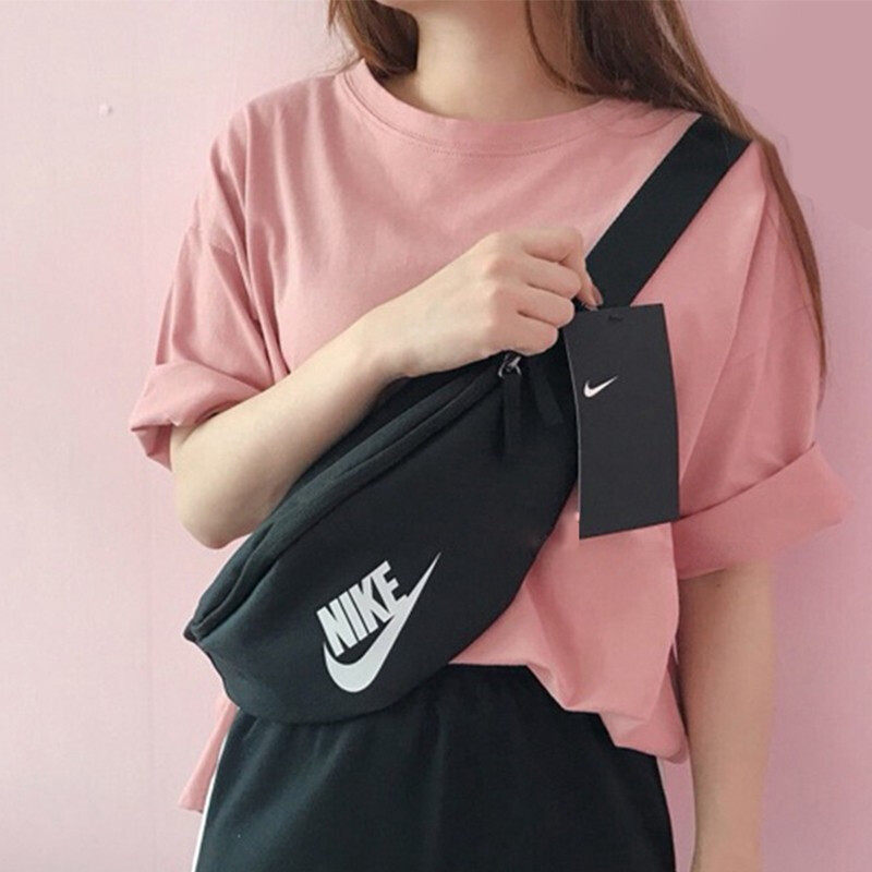 NIKE耐克腰包男女包运动包黑色单肩包胸包斜挎包背包休闲包DB0