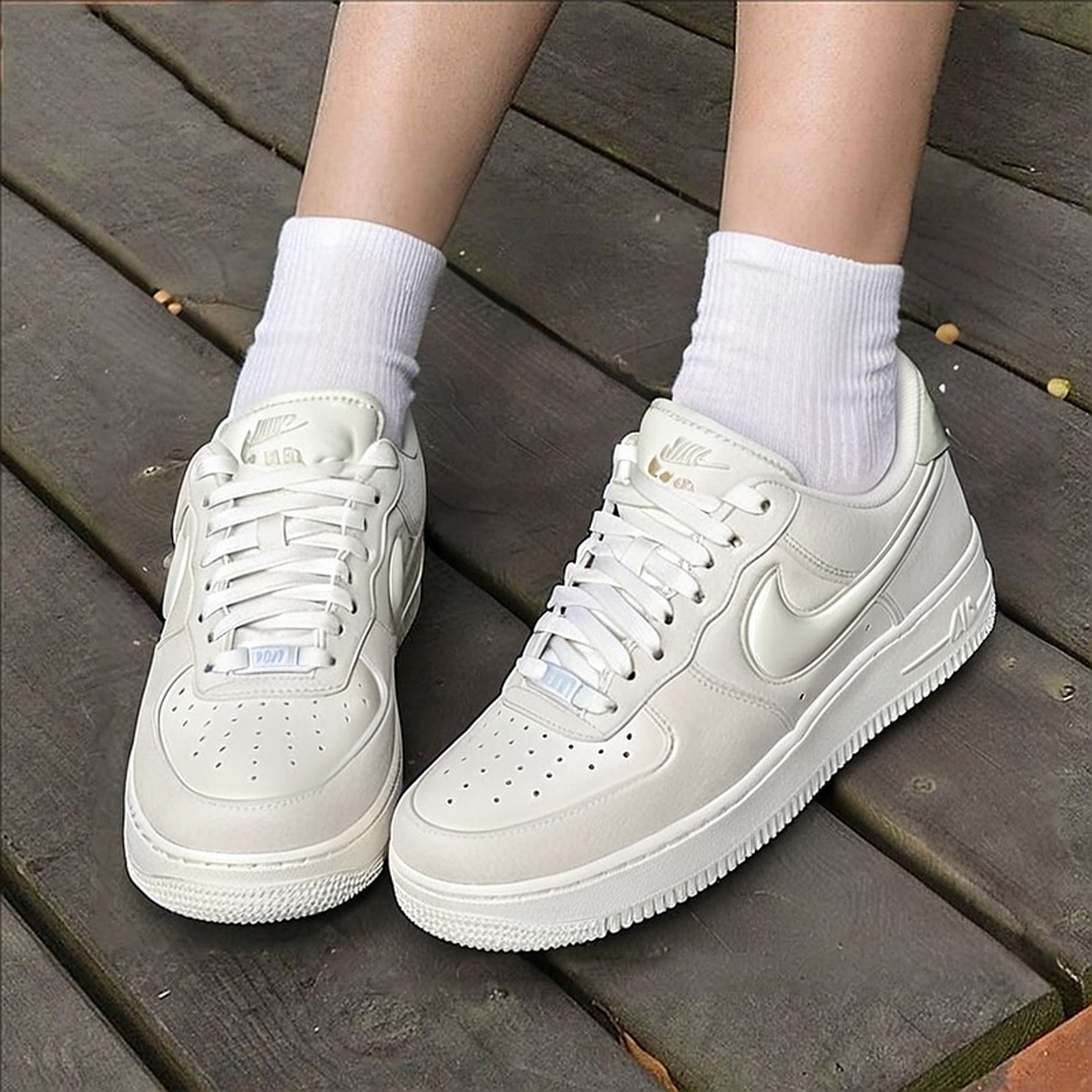 NIKE耐克女鞋空军一号运动鞋AF1翻毛皮立体勾复古板鞋HV4406-001