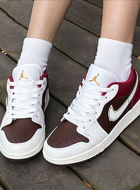 NIKE耐克女鞋JORDAN 1运动休闲鞋26新款AJ1篮球鞋板鞋IR7600-211