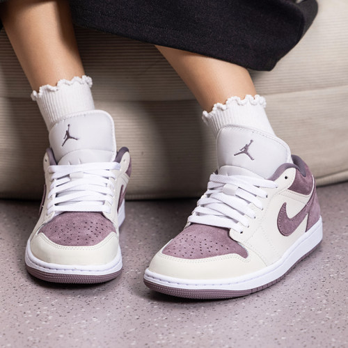 NIKE耐克女鞋低帮板鞋2026新款AIR JORDAN 1休闲鞋运动鞋DC0774