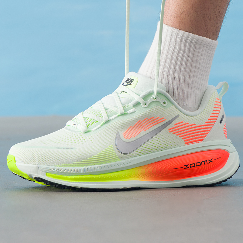耐克NIKE男鞋跑步鞋2025夏新款VOMERO18健身训练运动休闲鞋HM6803
