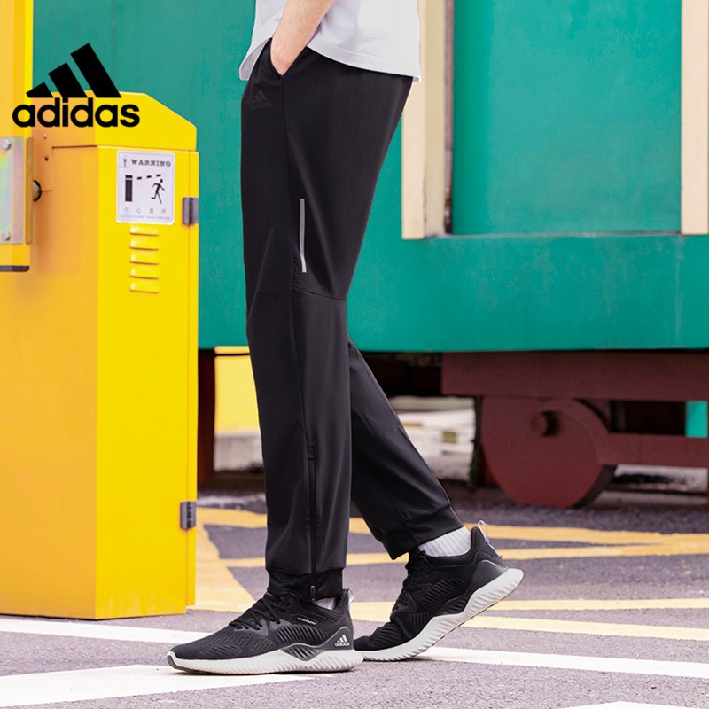 一侧拉链口袋设计 拉链束脚 透气舒适