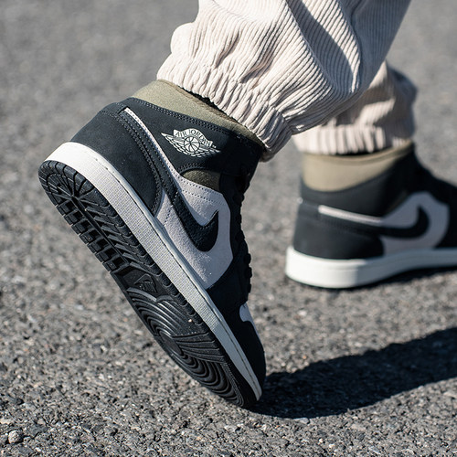 NIKE耐克AJ1男鞋 2026新款AIR JORDAN 1中帮板鞋训练篮球鞋HV4091