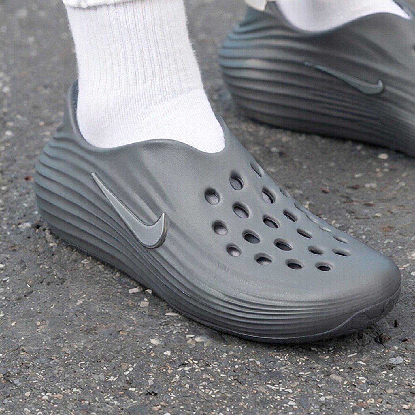 NIKE耐克正品男鞋春夏新款运动凉鞋透气轻便沙滩洞洞鞋HV5060