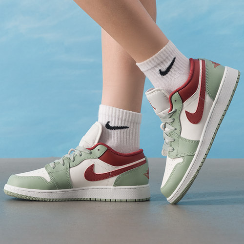 耐克（NIKE）女鞋air jordan 1低帮运动鞋26新款训练篮球鞋