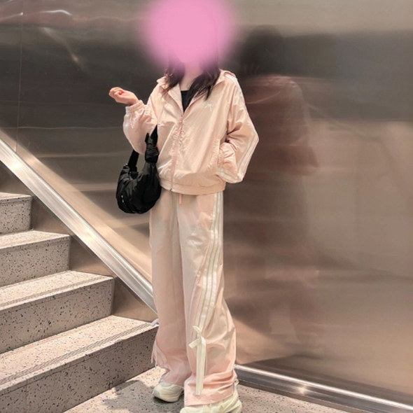 阿迪达斯运动套装女装粉色连帽夹克阔腿长裤子春装休闲跑步两件套